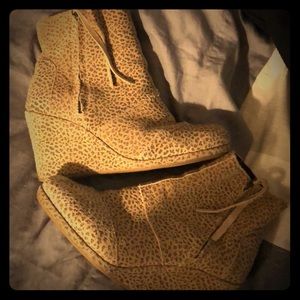 Toms cheetah print wedges